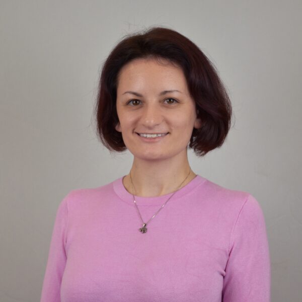 Tara Headshot Cropped